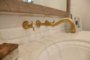 wall-mount-vintage-antique-brass-gooseneck-bathroom-sink-faucet